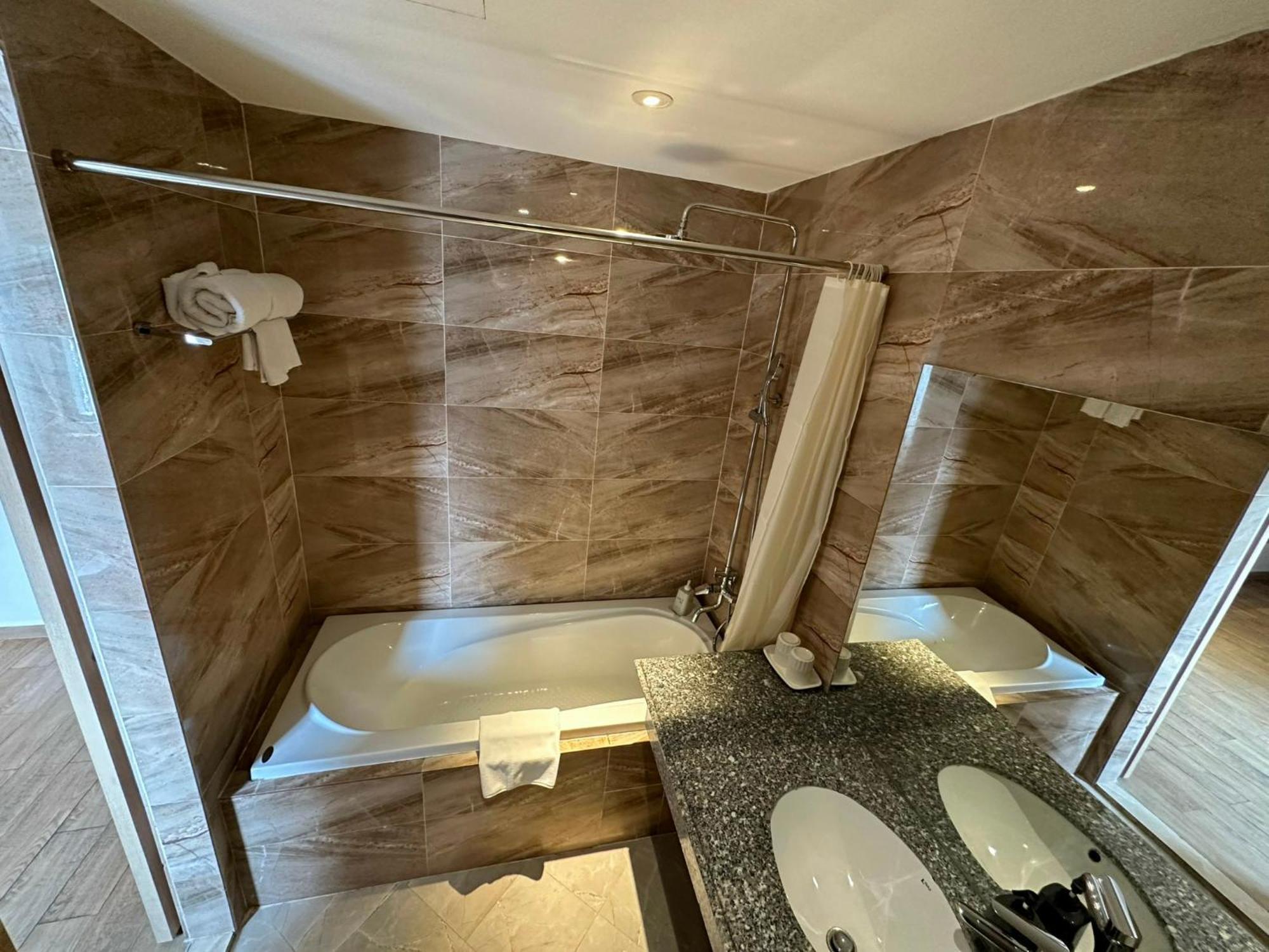 Sky Gem Hotel Sora Ho Chi Minh City Bagian luar foto